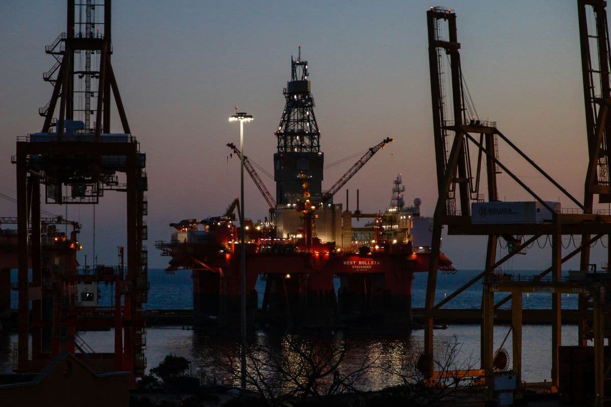 Oil Prices Rise: Astrology Explains Fear Spikes and What You Should Do